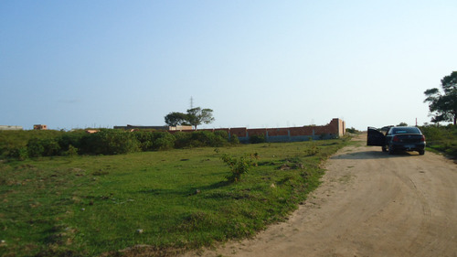 Terreno Com 750m² Total Plano, Livre E De Esquina. (acesso Proximo A Rod - 5min)