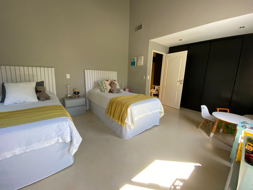 Zona Balbastro - Excelente Casa - Impecable!