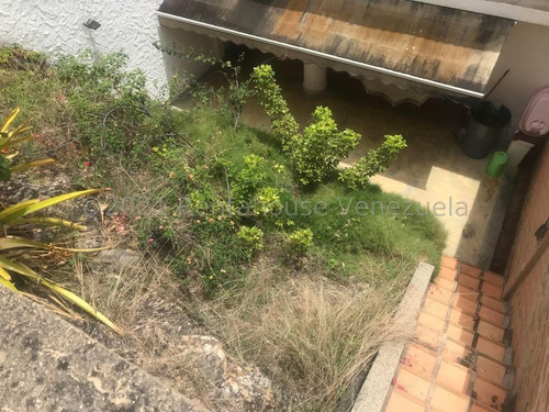 Imagen 9 de 18 de 22-1162 Casa Ubicada En Urbanización Cerrada Con Vigilancia Y Vista Al Avila