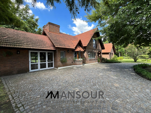 Chalet Sobre Lote De 1550m2 En Esquina Country San Diego
