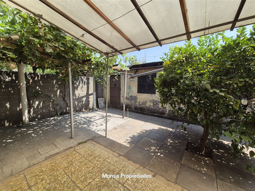Casa En Venta De 3 Dorm. 1 Baño Con Amplio Patio En Macul