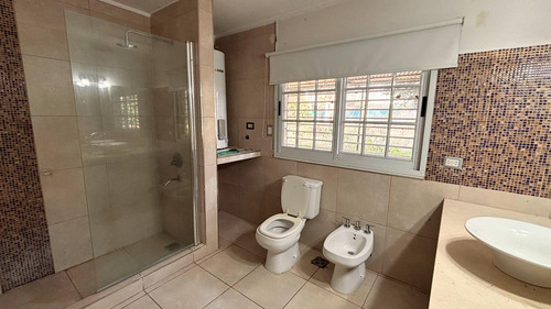 Casa En Villa Elisa De 3 Dormitorios Con Parque