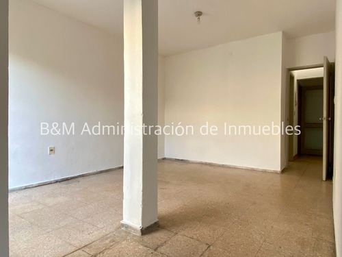 Alquiler Casa 3 Dormitorios Peñarol, Patio Con Parrillero.-
