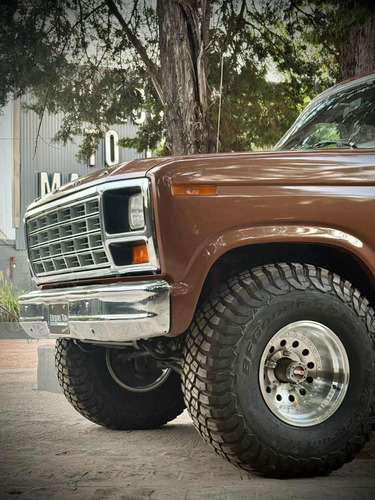Ford Bronco V8