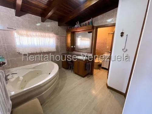 Casa En Venta. Urb. Sorocaima.