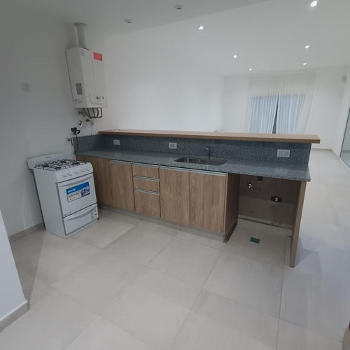 Casa En Venta - 4 Dormitorios 3 Baños - Cochera - 650mts2 - Tandil