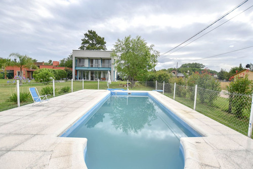 Casa Con Parque Y Pileta, Barrio El Rodeo