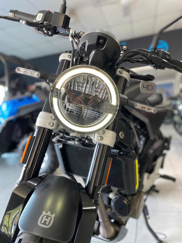 Husqvarna Svartpilen 401