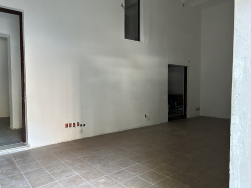 Imagen 5 de 11 de Venta Local Zona Mayorista Inca A Mts Arenal Grande Con Gran Visibilidad.