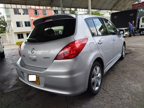 Nissan Tiida 1.8 Premium 5 p