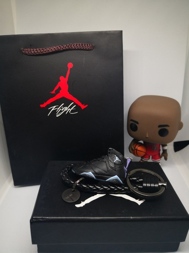 Llavero 3d Tenis Jordan Retro 7 Negro / Morado