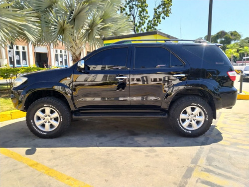 Imagen 3 de 14 de Toyota Fortuner 4x4