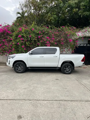 Toyota Hilux 2.4 Diésel 4X4