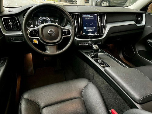 Volvo XC60 2.0 T5 MOMENTUM AWD