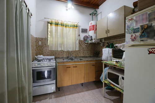 Venta Casa Sobre Tres Lotes Con Pileta