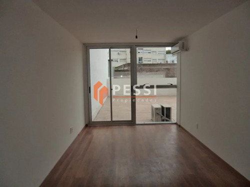 Venta De Apartamento De 1 Dormitorio Con Patio En Pocitos