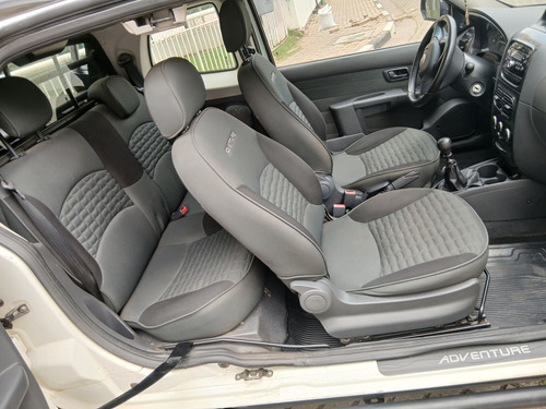 Fiat Strada 1.8 16v Adventure Cab. Dupla Flex 3p