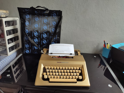 Máquina De Escribir Olivetti Lettera 25