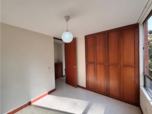 Apartamento En Venta Con Espacios Amplios Poblado (loma De Los Parras)