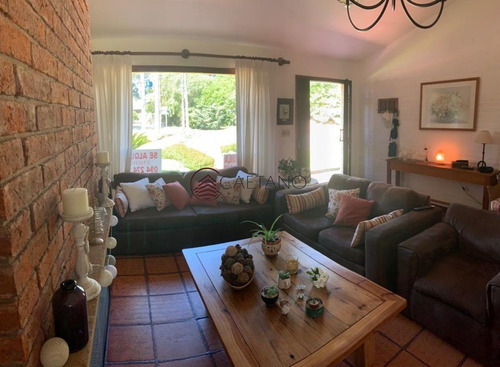 Imagen 4 de 19 de Hermosa Casa De Dos Plantas En La Arbolada - Punta Del Este La Arbolada