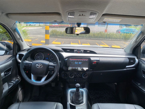 Imagen 14 de 24 de Toyota Hilux 2.4 Td Mt 4x4