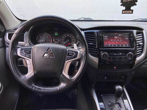 Imagem 3 de 12 de Mitsubishi L200 2.4 Triton Sport Hpe Cab. Dupla 4x4 Aut. 4p