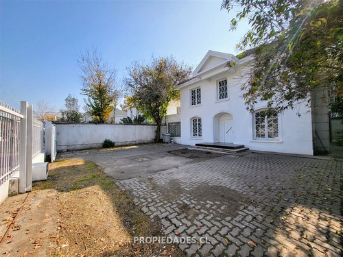 Local Comercial En Arriendo En Providencia Sobre Av. E Yañez