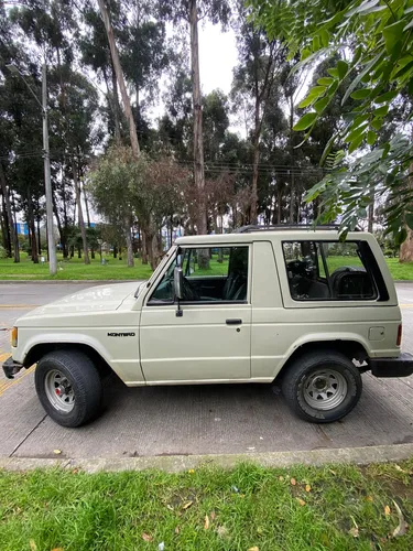 Mitsubishi Montero 2400 cc cabinado