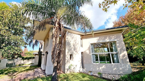 Imagen 6 de 30 de Casa Chalet Con Pileta En Venta - Las Lomas-golf, San Isidro
