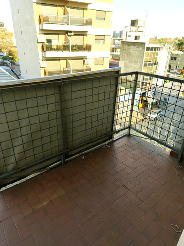 Departamento 3 Ambientes Con Balcón Y Vista Al Frente. Apto Profesional. Italia 265 Avellaneda
