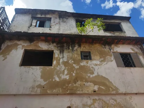 Vendo Terreno Com Casa Antiga A Ser Totalmente Reformada