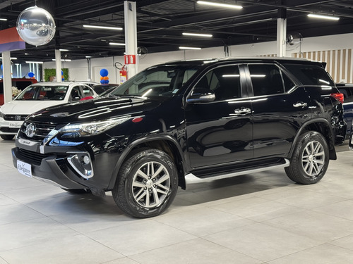 Toyota Hilux SW4 2.8 SRX 4X4 7 LUGARES 16V TURBO INTERCOOLER DIESEL 4P AUTOMÁTICO