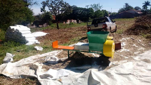 Imagem 2 de 3 de Ensacadora De Silagem Do Campo