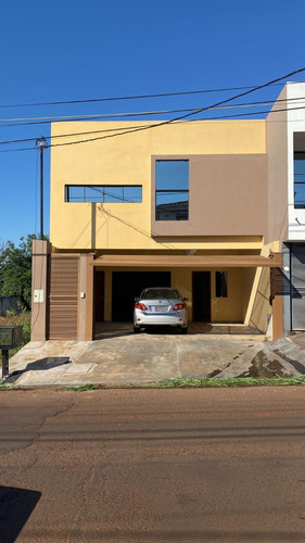 Vendo Dúplex En El Barrio La Paz, Zona Tribunal De Justicia: 3 Habitaciones Y 3 Baños.