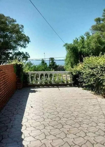 Casa Quinta En Venta - 3 Dormitorios 3 Baños - Cocheras - 1.300mts2 - Lobos