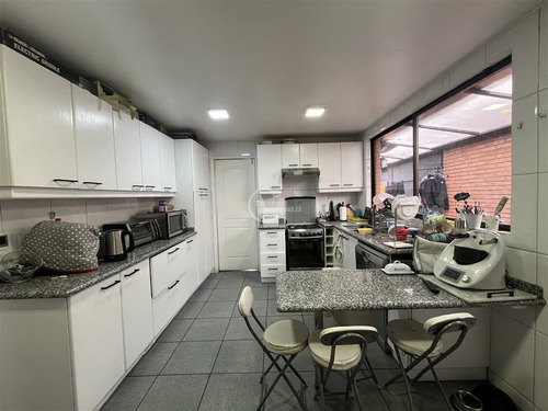 Casa En Venta De 7 Dorm. En Lo Barnechea