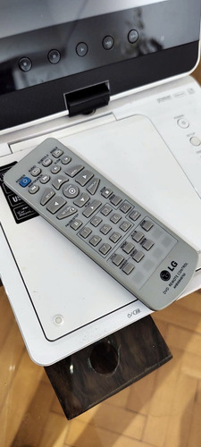 Imagen 6 de 10 de Reproductor De Dvd Portátil LG Para Auto