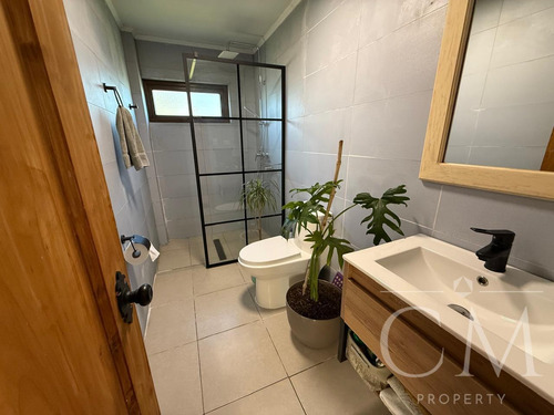 Hermosa Casa En Parcela De 8.000 M2 En Trafún.