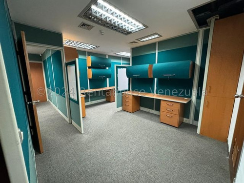 Oficina Amoblada Y Con Excelente Distribución Amoblada En Alquiler Ccct Caracas