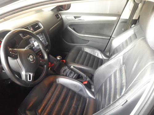 Imagen 14 de 15 de Volkswagen Vento 2.0 Sportline Tsi 200cv 2011