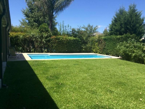 Pilar Del Este , Bº Los Jazmines Oportunidad Venta Casa 5 Ambientes. Impecable