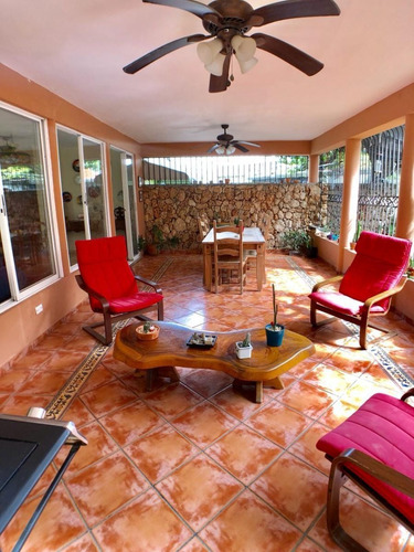 Imagen 7 de 8 de Venta Amplia Casa En Las Praderas
