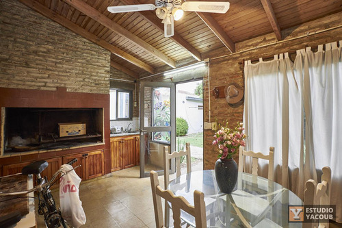 Casa Venta - 3 Dormitorios 2 Baños - Cocheras - Piscina - 180mts2 - City Bell, La Plata