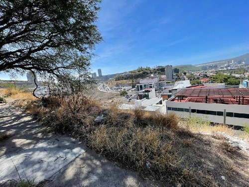 Terreno Habitacional En Venta En Loma Dorada, Querétaro. Descendente Y Con Posible Vista