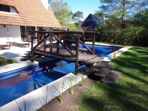 Casa De 5 Dormitorios En Playa Mansa Punta Del Este-ref:28553