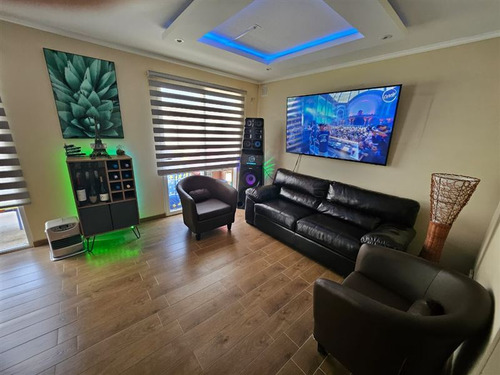 Casa En Venta De 3 Dorm. En Maipú