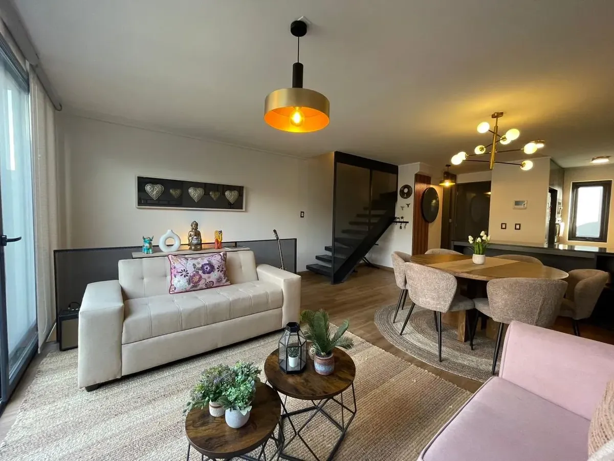 Imagen 1 de 30 de Venta Semi Nueva Townhouse Calle Lautaro, Providencia