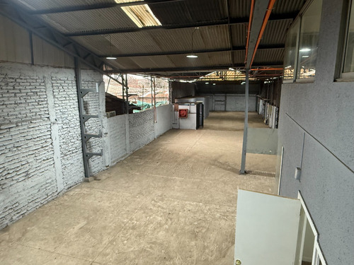 Galpón-bodega/quinta Normal/3 Privados/2baños/duchas