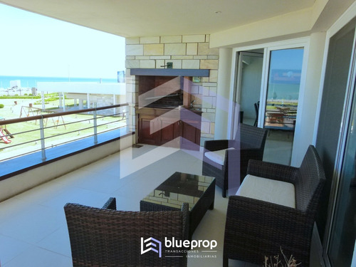 Imagen 5 de 14 de Apartamento Para La Venta Frente A Playa Mansa En Punta Del Este. 4 Dormitorios.