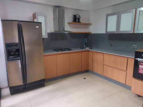 Townhouse En Lastrinitarias, Mañongo Cerca De Farmatodo Semi Amoblado